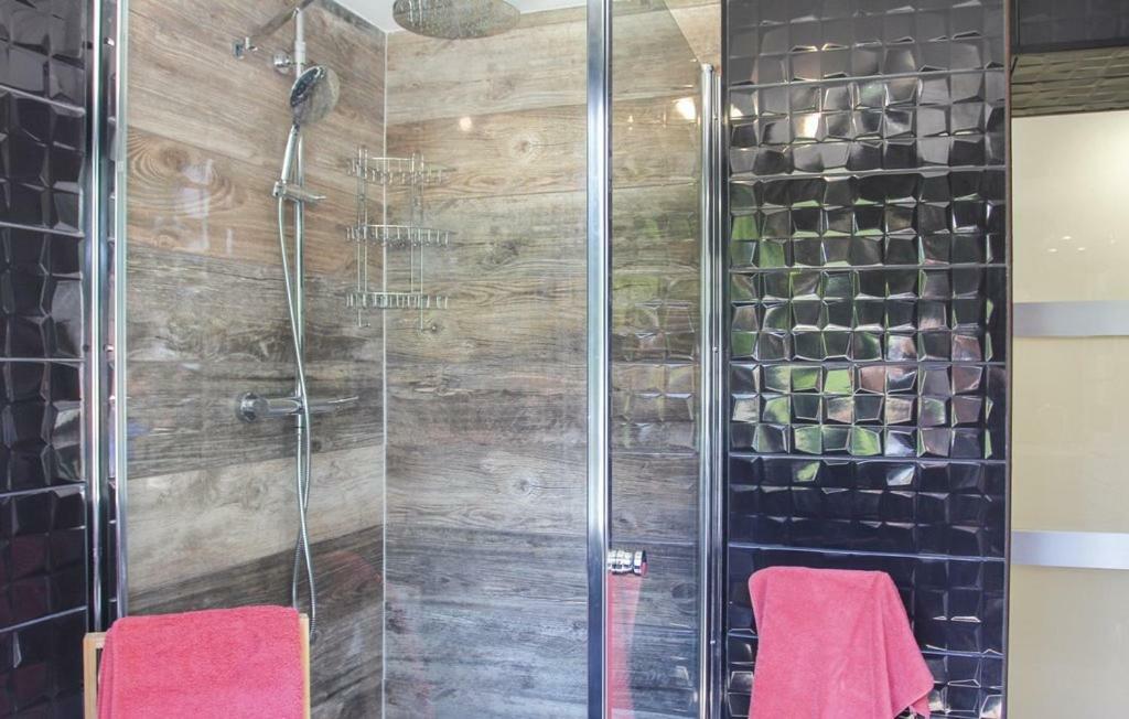 Maison 4 Etoiles Et Studio 3 Etoiles Independants Avec Piscine LʼIsle-sur-la-Sorgue Exteriör bild